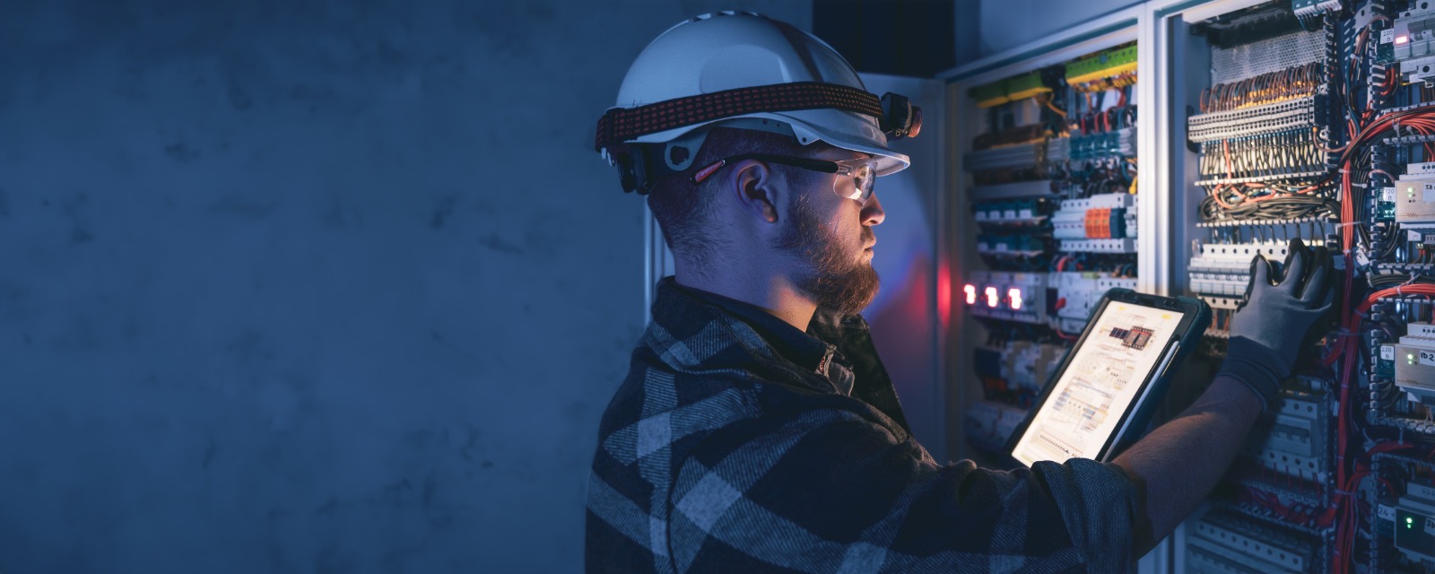 LV vs MV Electrical Systems: Differences, Applications & Selection Guide